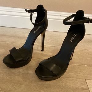 Lipstick
Black platform sandal heels size 7